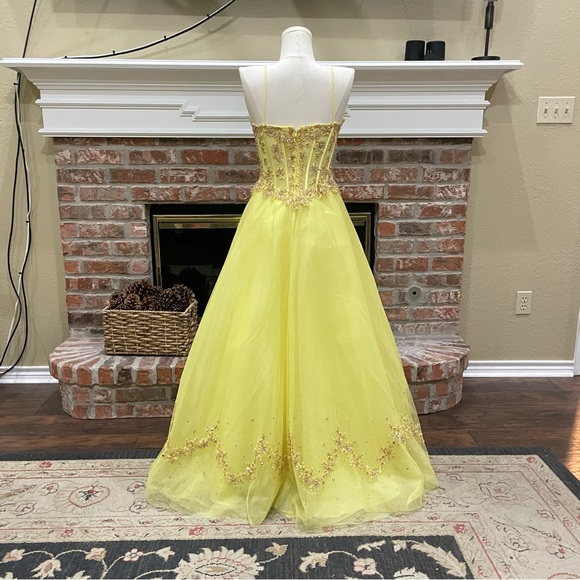 Mon Cherie yellow sequined prom homecoming bridesmaid dress / 4 / EUC (Like new) - Picture 16 of 17